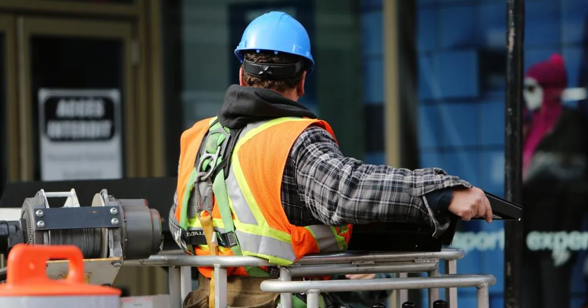 Visual guide for Construction progress tracking: planned vs actual without false precision