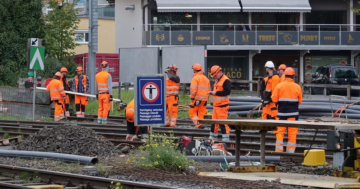 Visual guide for Railway track inspection checklist: what to observe and record