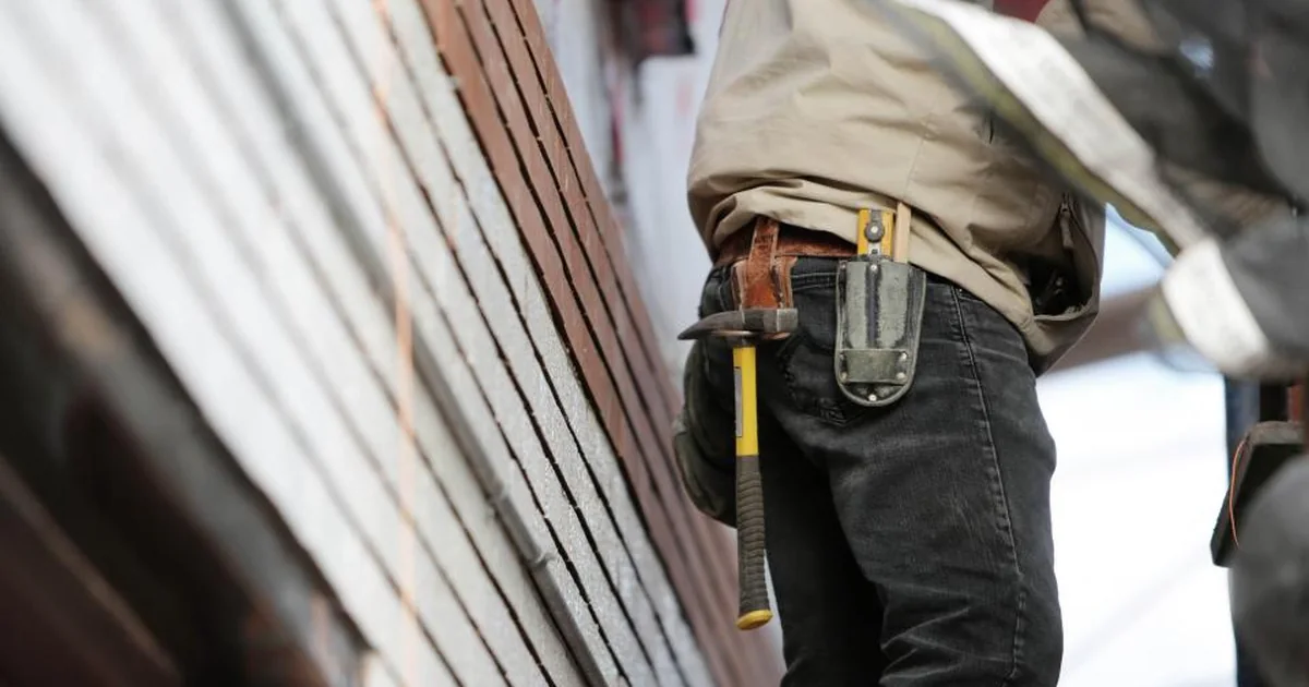 Visual guide for Site engineer daily checklist: safety, quality, progress and records
