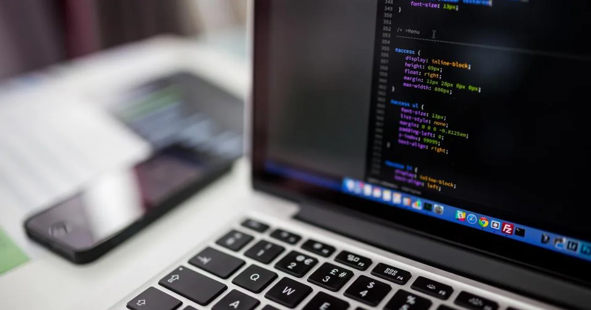 Visual guide for Static vs dynamic website: how to choose the right architecture
