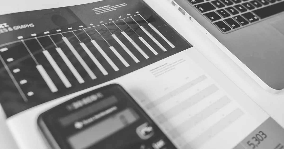 Visual guide for How to use Trip Manager to split expenses and settle a group trip